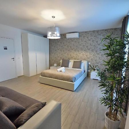 Karol Wojtyla Airport Bari Hotell Exteriör bild