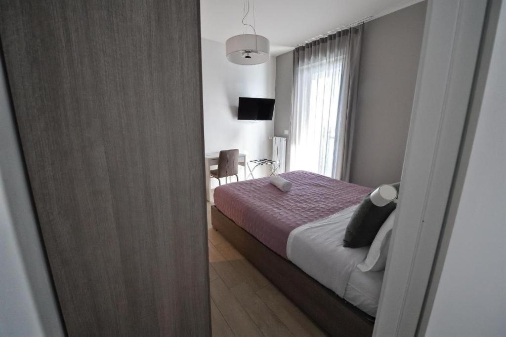 Karol Wojtyla Airport Bari Hotell Exteriör bild