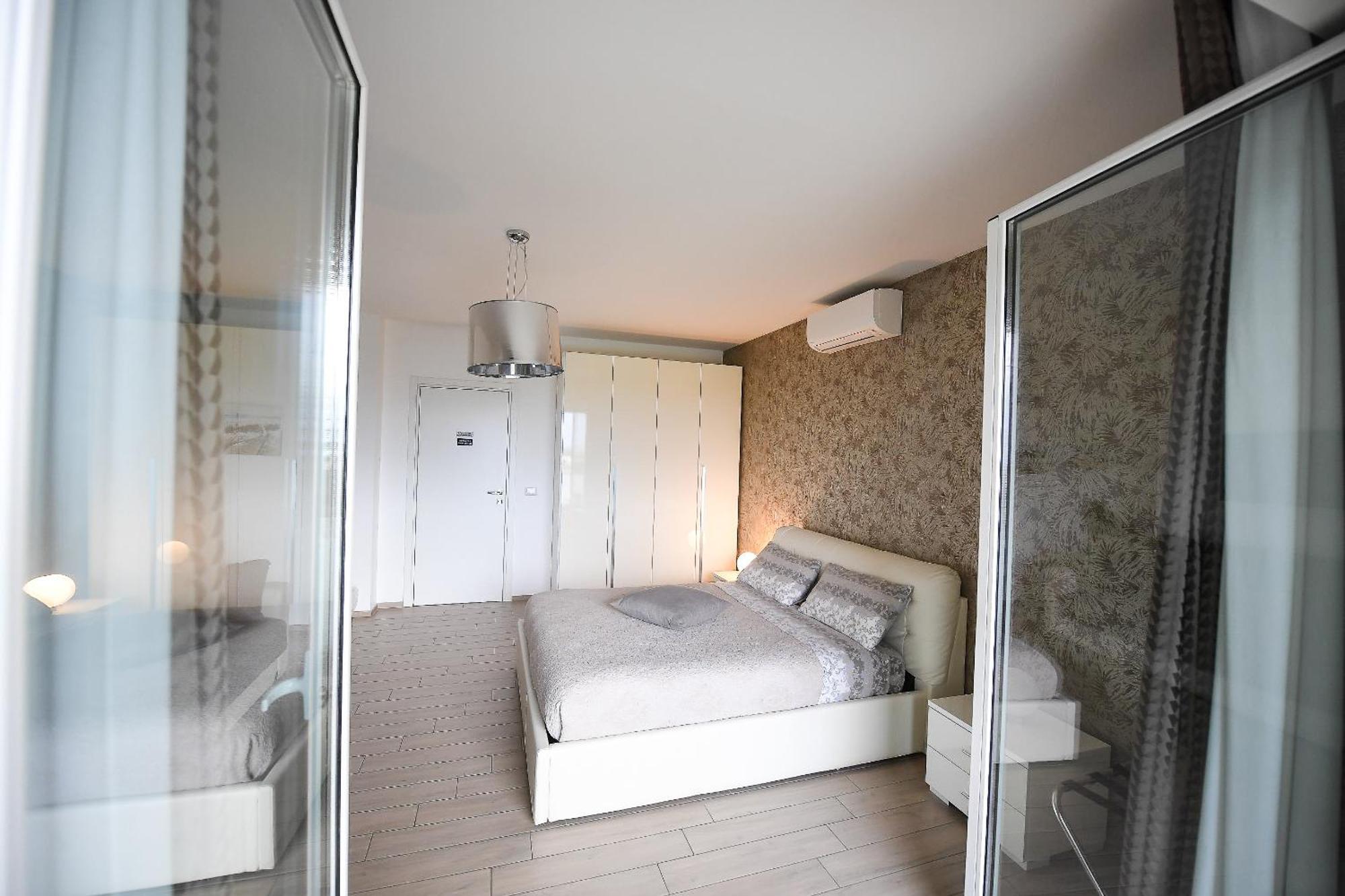 Karol Wojtyla Airport Bari Hotell Exteriör bild