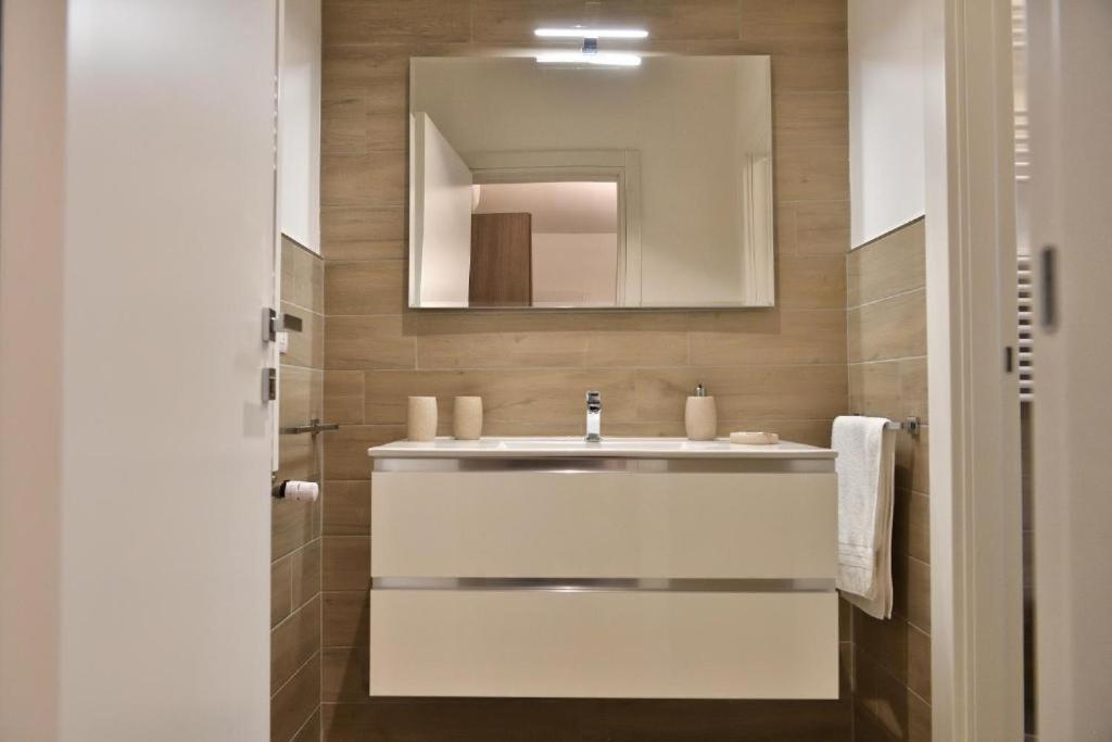 Karol Wojtyla Airport Bari Hotell Exteriör bild